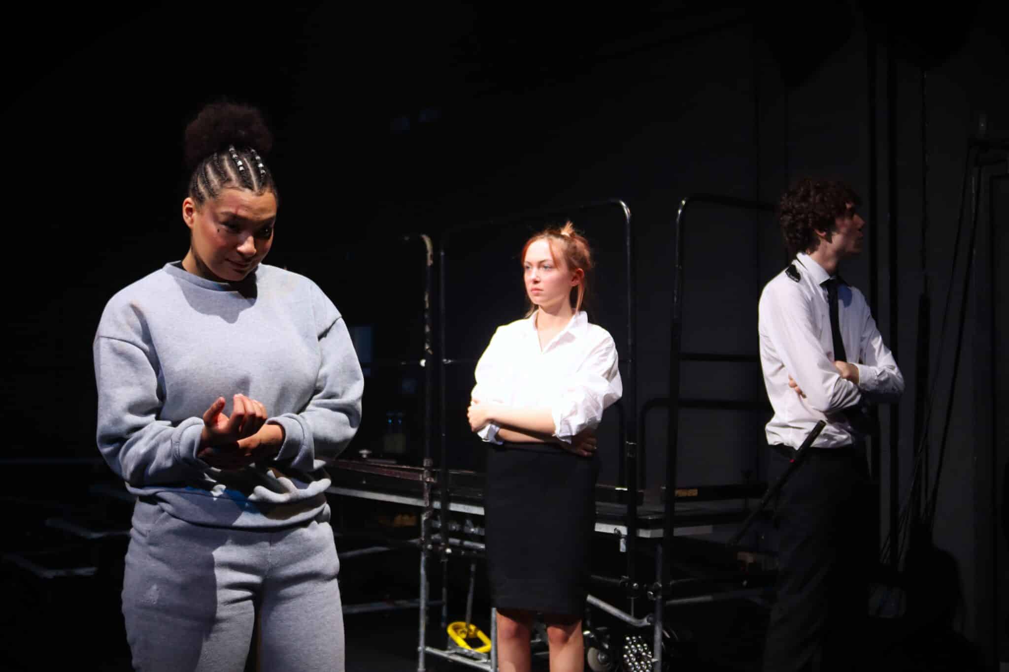 Students smash gender swapped Othello - students acting